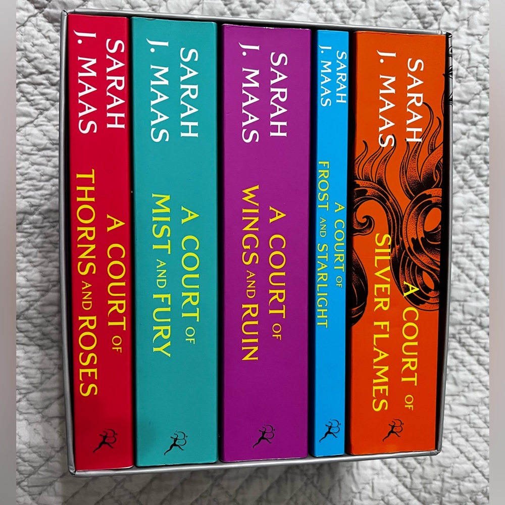 A Court of Thorns and Roses Paperback Books